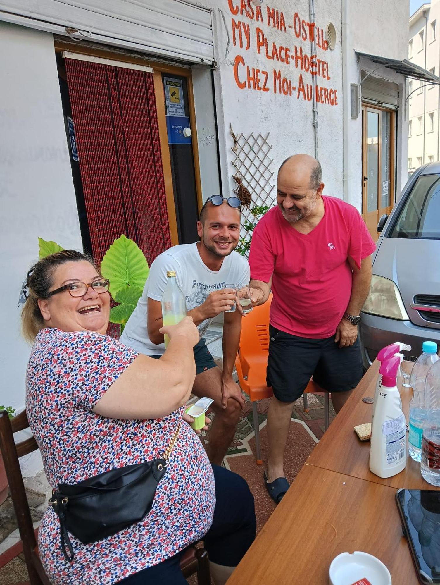 Casa Mia Hostel Vlorë Buitenkant foto