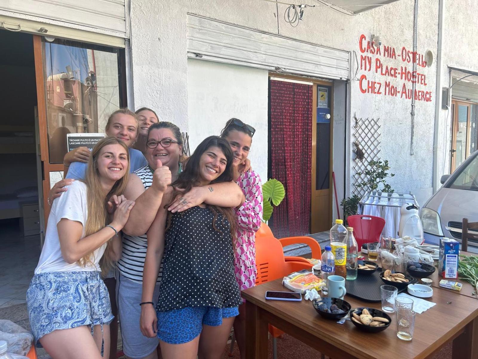 Casa Mia Hostel Vlorë Buitenkant foto