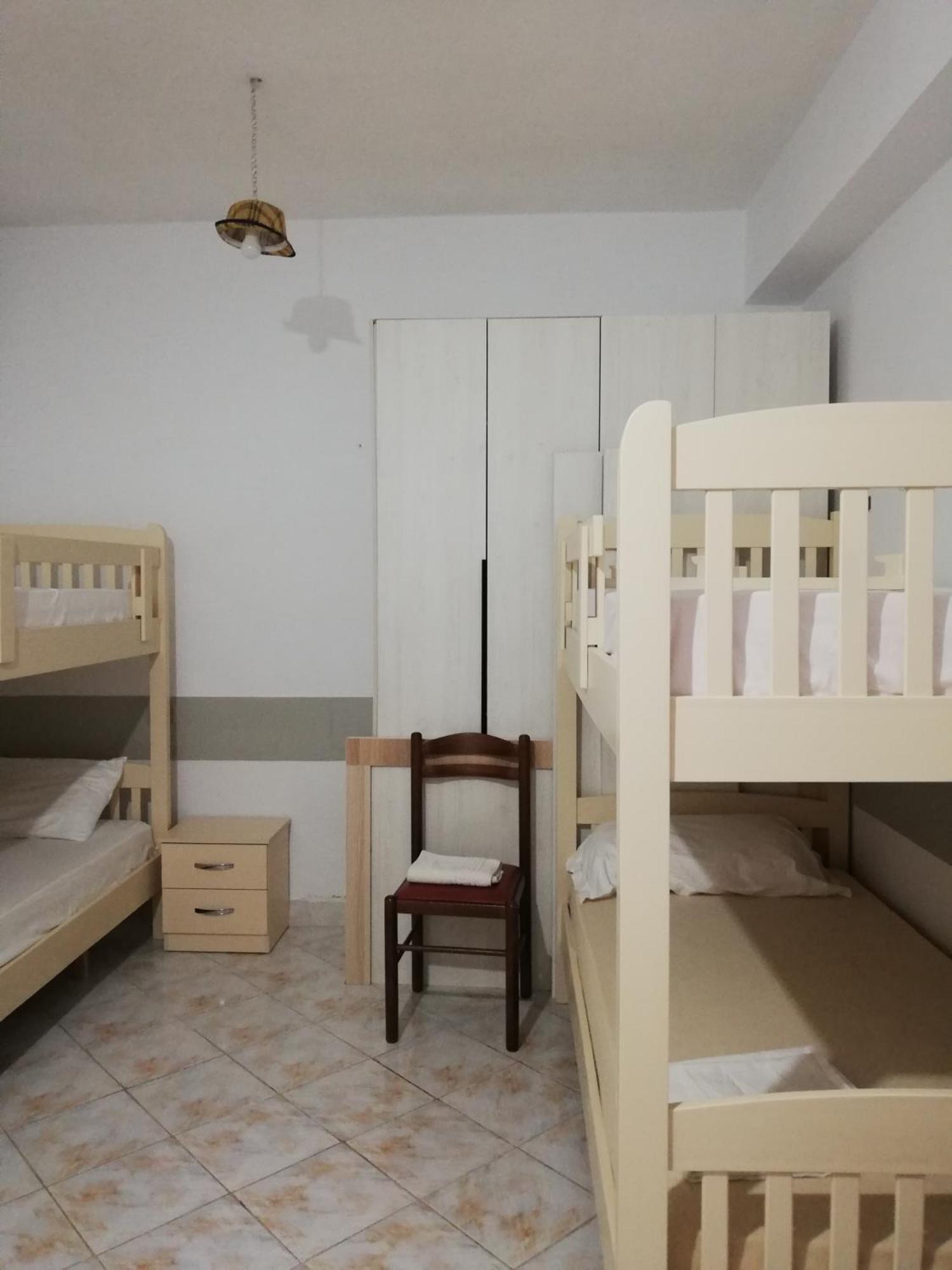 Casa Mia Hostel Vlorë Buitenkant foto